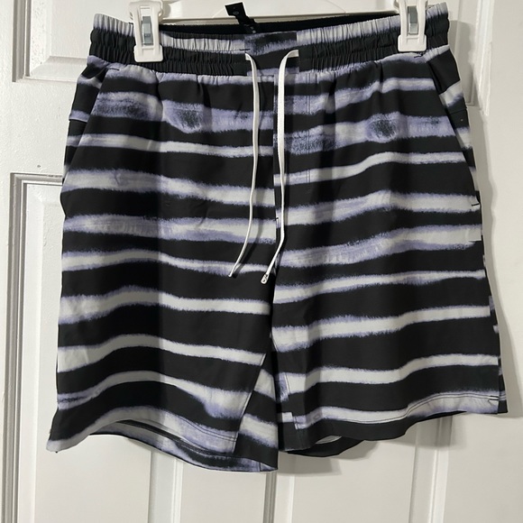 Mens lululemon pool short 7” - Picture 2 of 8